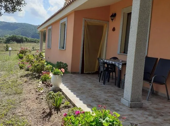 Prázdninový dům Gli Olivastri -appartamento Bel Con Piscina ,solarium E Vista Mare,climatizzatore ,wifi *